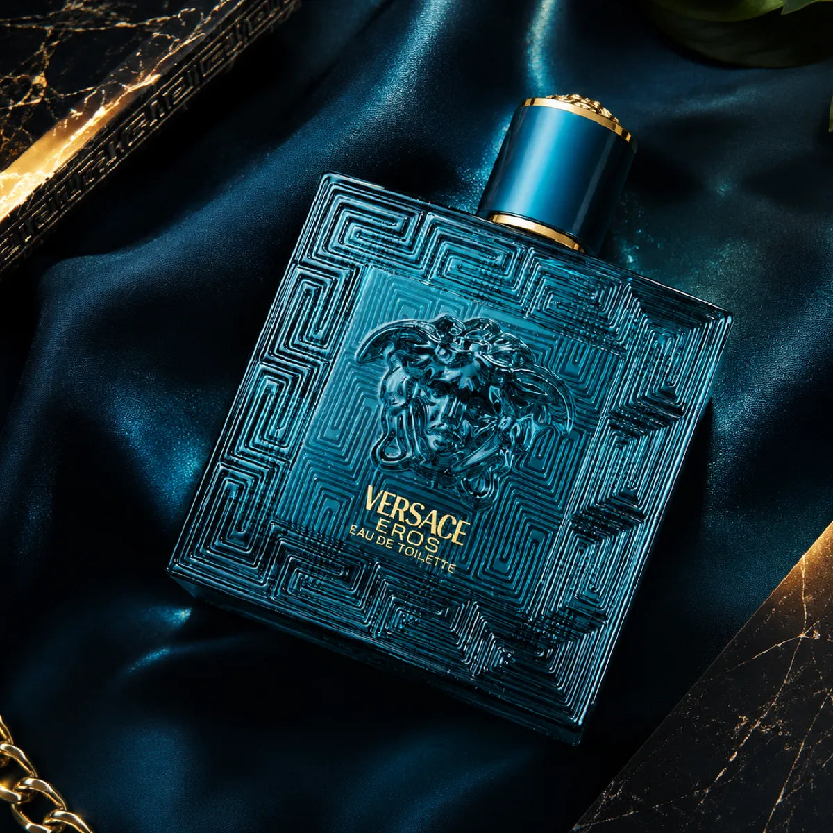 Versace Eros Eau De Toilette 100ml for best price in Qatar, fresh woody fragrance with long-lasting scent - perfumesouq Qatar
